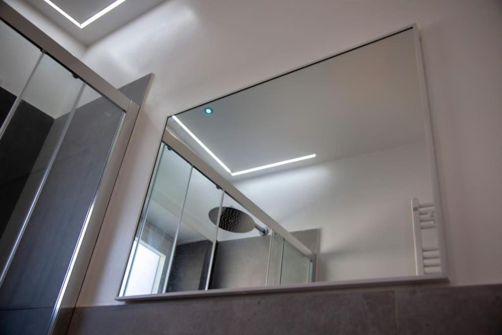 Modern And Stylish Flat Next To Metro Rom